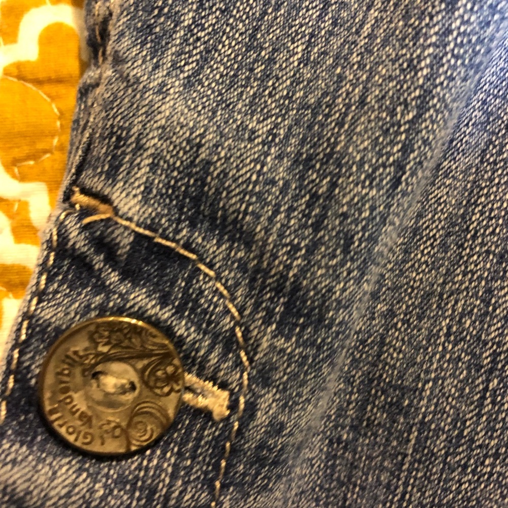 Shorts - Picture 2 of 3
